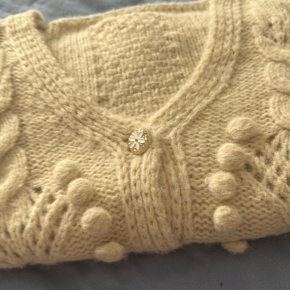 Beautiful hand knit sweater. Button up sweater. Color:Tan. Size:Med. - Picture 7 of 7